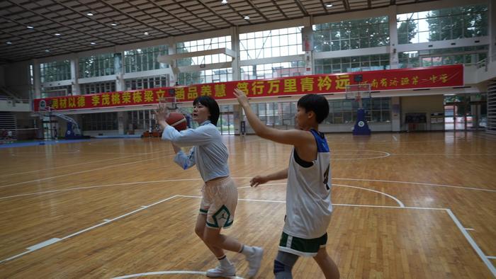 为什么现代篮球训练趋势强调技术与体能结合_2